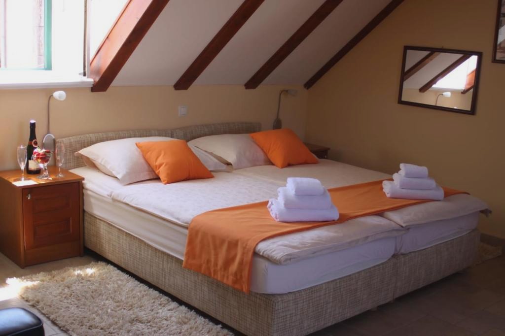 Rooms Toni Palace