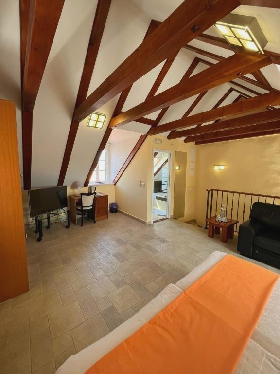 Rooms Toni Palace