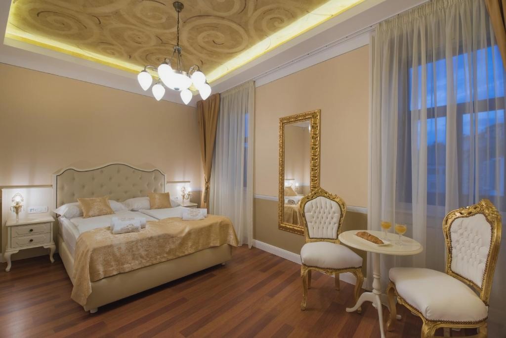 Central Square Heritage Hotel