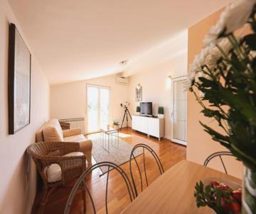 Apartment And Rooms Santini