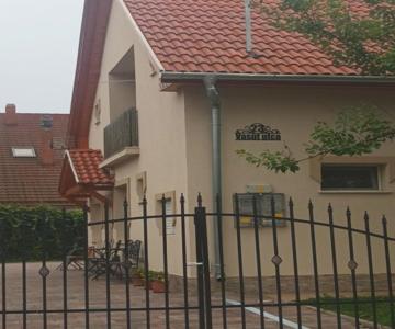 Napsugár Apartmanház