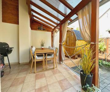 Dora Holiday House & Apartments