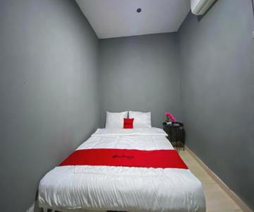 Zeke Hotel by RedDoorz
