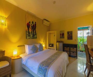 Scallywags Mango Motel