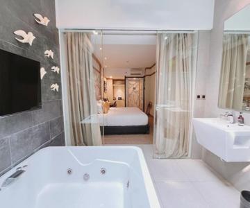 Verse Luxe Hotel Wahid Hasyim