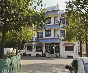 Hotel Amrapali