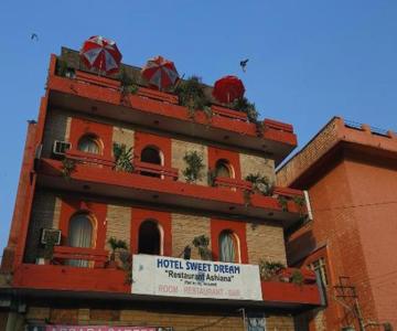 Hotel Sweet Dreams by OYO Rooms