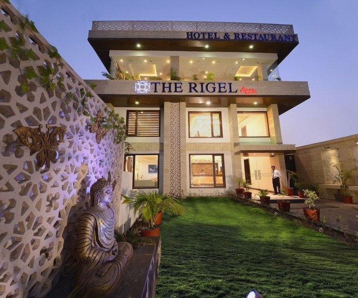 Hotel Heaven Resorts
