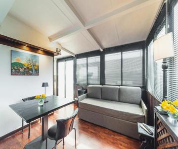 Mikka Studios: Luxury Apartment