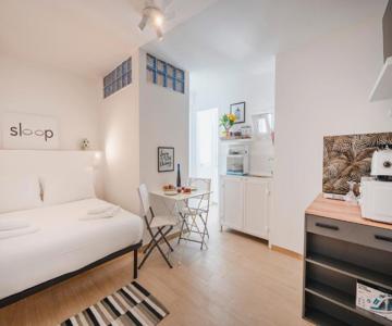 Room 4 - Lovely & Functional Studio