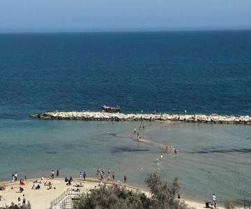 Front Beach Apartment - 3 Bedrooms