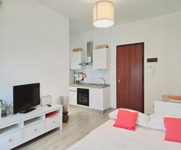 Moderno Loft Finemente Arredato