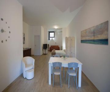 Intero Alloggio, Binario 18