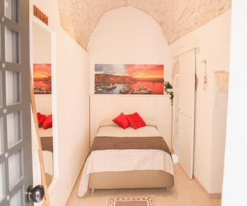 Room 20 - Piccola Camera In Pietra Bianca