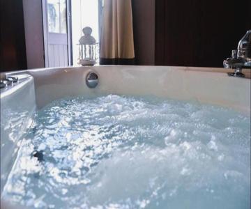 Wineexperience- Wine&jacuzzi Suite