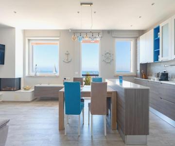 Wanderlust By Monholiday