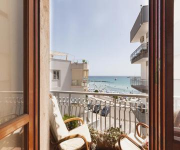 Bella Vista Apartment With Seaview Balcony