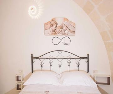 Un Rubino Fra I Sassi