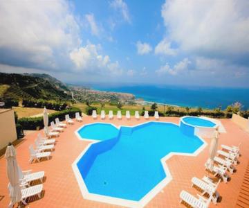 Casa Marzy- Charming Tropea Studio With Pool, Sea & Volcano Views