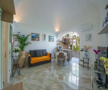 Casalina Amalfi Center