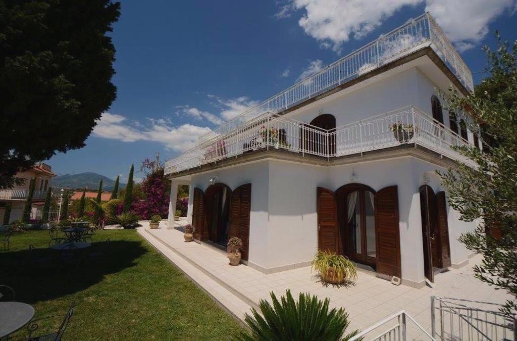 Il Paradiso Di Hyele