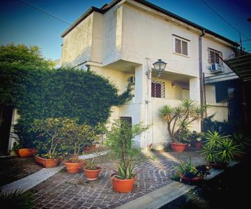 A Due Passi Dall Arco