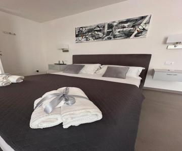 Royal View Apartment