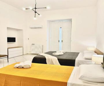 Holiday House Station