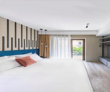 Mh Suites Plebiscito