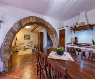Esclusiva Dimora Storica Nel Cuore Del Borgo Medievale---- Exclusive Historical House Inside The Med