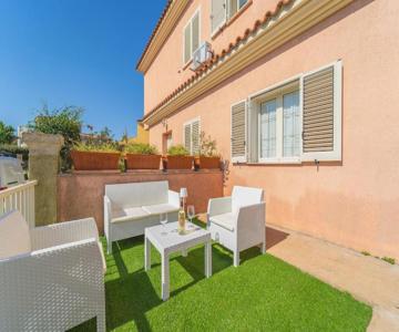 Apartment With Garden