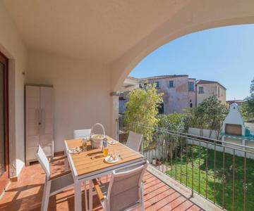 Celeste House With Pool - Happy Rentals