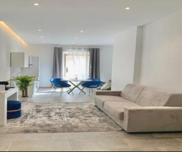 International House Apartment