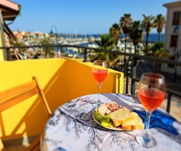 Follow The Sun Casa Fronte Mare