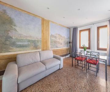 Charme in a Historic Bulding - Bologna Center