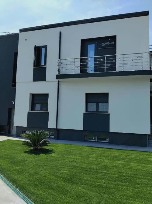 House 21 Residence Room