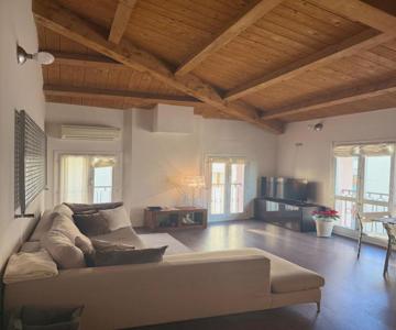 Elegante Torretta In Centro