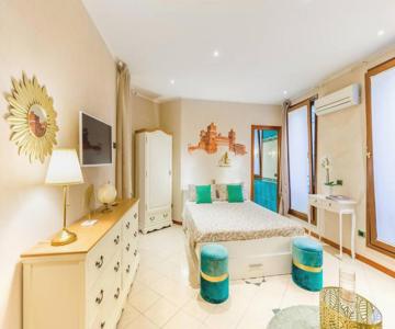 A Due Passi Dal Castello