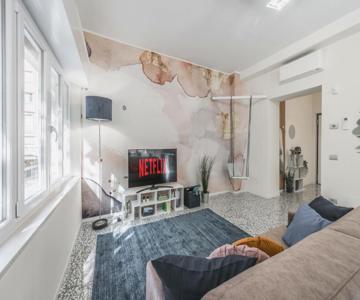 Altalena Sulla Piazza, Un Affaccio D'eccezione