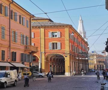 Center Vicolo Suite Apartment with Parking