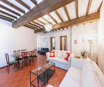 Large Apartment In The Historic Center Of Parma