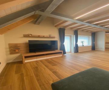 Klamora House