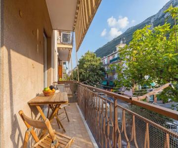 Hostdomus - Bilocale Sul Borgo