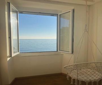 Charming Beach Flat with Seaview