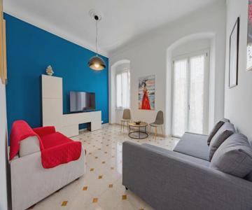 5 Terre Blue Light House