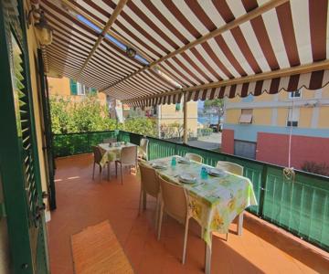 Giulio's Terraces In The Bay