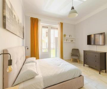 2 Camere Indipendenti, In Pieno Centro Con Veranda