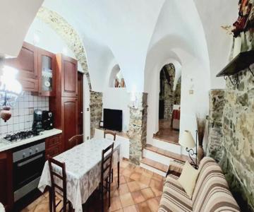 ''SAPORE DI LIGURIA'' in Borgo Antico vicino al mare