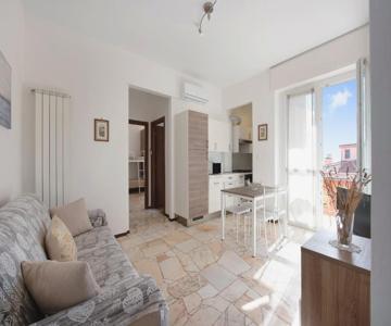 Bilocale Corosu Con 2 Balconi