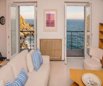 Carattino 12 Idyllic Seafront Retreat